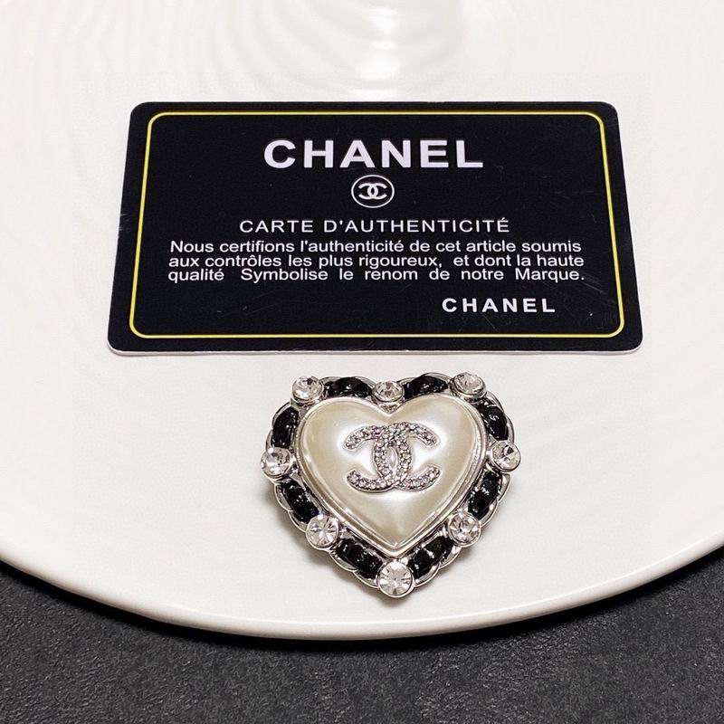 Chanel Brooch 07yxs38